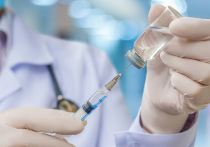 За минувшие сутки, 15 октября, в Украине было сделано 148 438 прививок против коронавируса