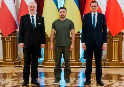 Президент Украины Владимир Зеленский, премьер-министр Польши Матеуш Моравецкий и президент Латвии Эгилс Левитс