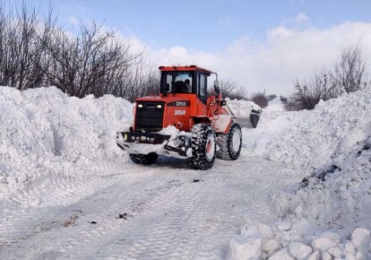 На автошляхах тривають снігоочисні роботи