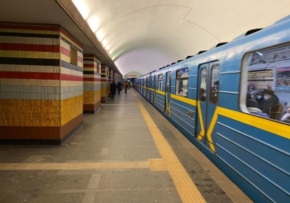 У столичному метро відкриваються вестибюлі двох станцій