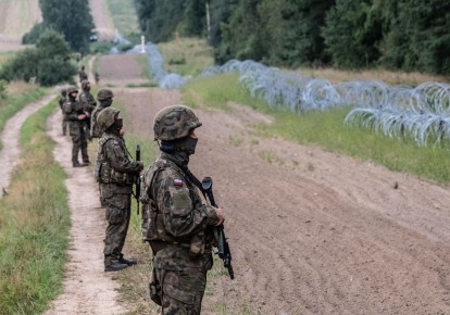 Солдаты польской армии на границе Польша-Беларусь