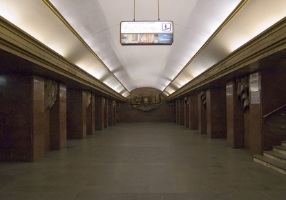 Женщин и детей не просят покинуть станции харковского метро