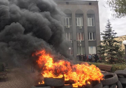 У Кривому Розі: люди підпалили шини з-за відсутності тепла. Фото: 0564.ua