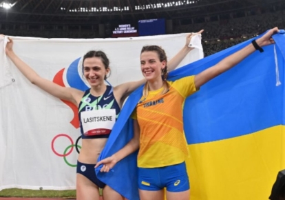 Украинская спортсменка Ярослава Магучих с россиянкой Марией Ласицкене