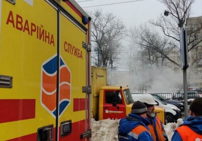 На проспекте Победы в Киеве прорвало трубопровод