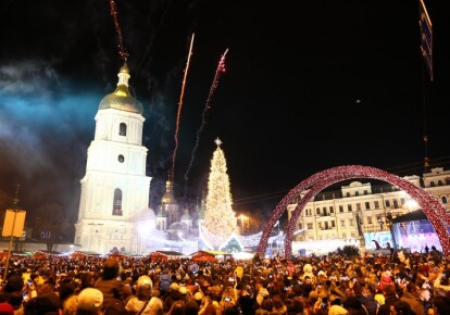 Главная новогодня елка Украины на Софийской площади в Киеве, декабрь 2019 г.