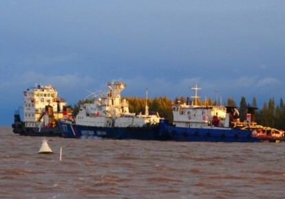 Два боевых корабля России "Сыктывкар" и "Кизляр" направяются в Азовском море