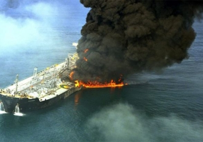 Взрыв на судне с нефтью у берегов Нигерии