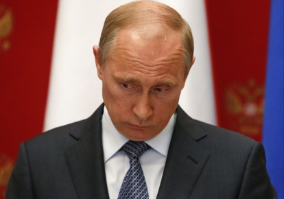 Президент РФ Володимир Путін із вкрай винним виглядом;
