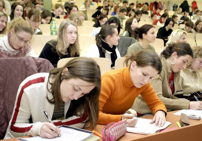 В Госаудитслужбе заявили, что университеты искусственно завышают стоимость обучения. Фото: 112.ua