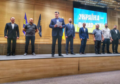 На съезде объединения националистических сил были представлены первые 20 кандидатов в списке на досрочные парламентские выборы 21 июля. Фото: svoboda.org.ua