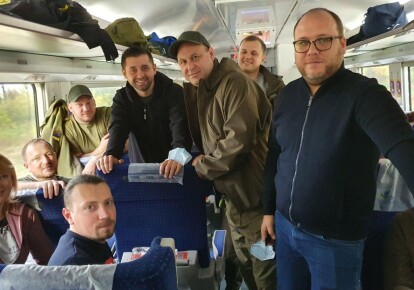 Делегация фракции "Слуга Народа" отправилась на Донбасс / соцсети