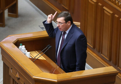 Генеральный прокурор Юрий Луценко заявил о своей отставке с трибуны Верховной Рады. Фото: УНИАН