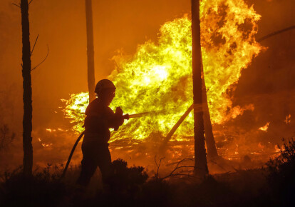 Гасіння пожежі в Португалії. Фото: EPA/UPG