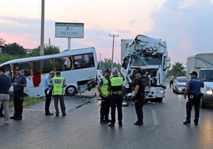 В Турции попал в ДТП автобус с российскими туристами. Фото: milliyet.com.tr
