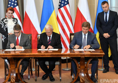 Церемонія підписання угоди про співпрацю в газовій сфері між Польщею, Україною і США