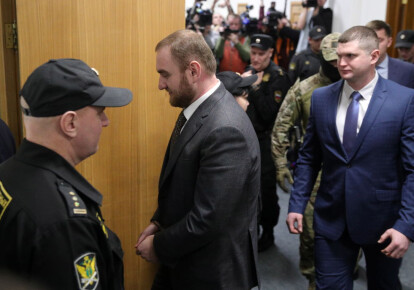 Рауф Арашуков в Басманному районному суді Москви. Фото: Getty Images