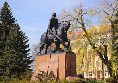 Пам'ятник королю Данилу у Тернополі. Фото: zabytki.in.ua