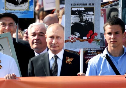 Акция "Бессмертный полк" с участием президента РФ Путина. Архивное фото