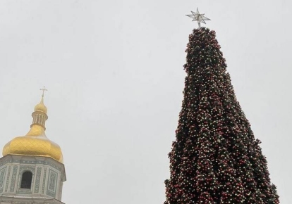 В Киеве украсили главную новогоднюю елку страны
