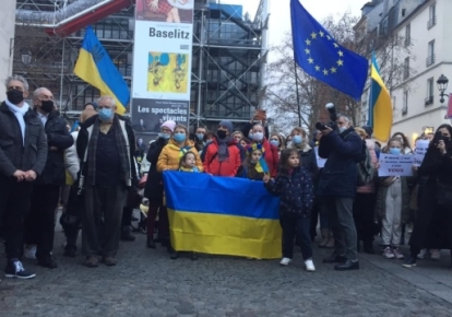 В Париже украинцы провели митинг против агрессивной политики России