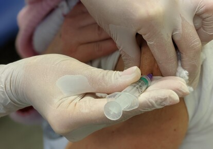 У світі прищеплено двома дозами вакцини від коронавірусу 0,8% людей