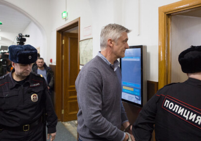 Заарештований Майкл Калве в будівлі суду. Фото: Getty Images