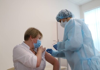Вакцинация против COVID-19 в Киеве