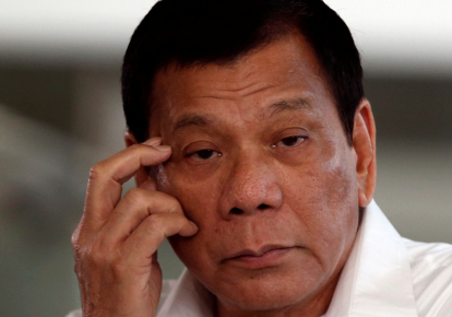 Президент Філіппін запропонував залазити до осель людей і вакцинувати їх уві сні