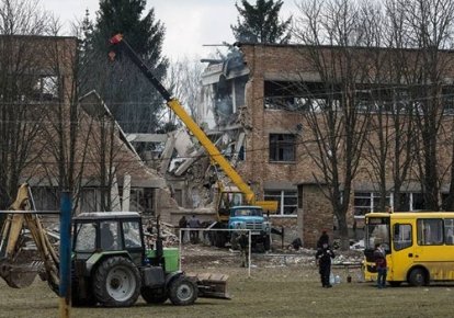 Разрушенное в результате российской атаки общежитие в городе Ржищев на Киевщине