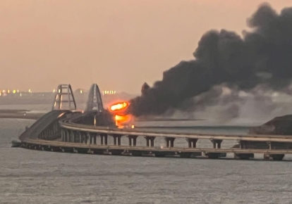 Пожар после взрывов на Крымском мосту