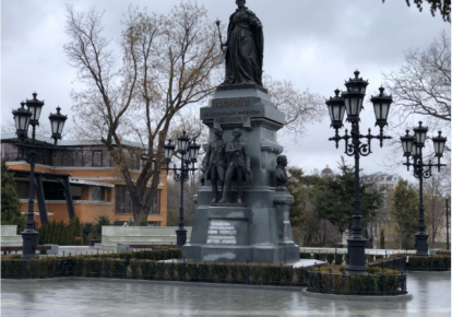 Пам'ятник Катерині II в окупованому Сімферополі