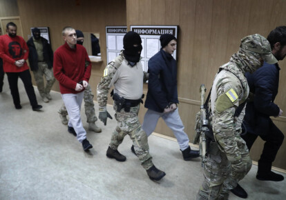 Лефортовський суд Москви продовжив арешт останнім чотирьом українським морякам. Фото: ЕРА/