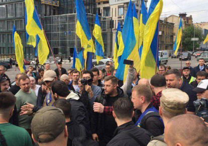 в Киеве произошла потасовка между националистами и сторонниками "БПП". Фото: Нацкорпус/Facebook