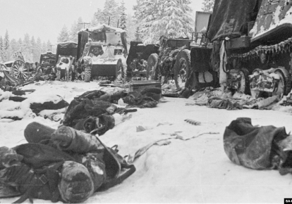 Тіла радянських військових після розгромного нападу на колону Червоної армії на Раатській дорозі в січні 1940 року
