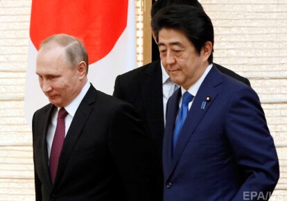 Президент РФ Володимир Путін (ліворуч) і прем'єр-міністр Японії Сіндзо Абе