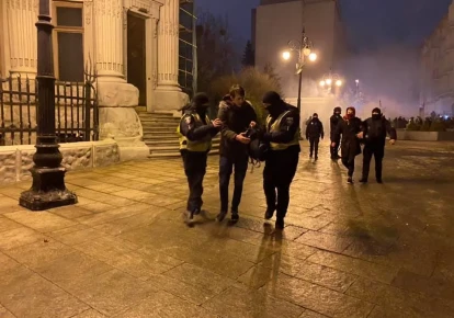 Затримання учасників акції на підтримку Стерненка біля Офісу президента