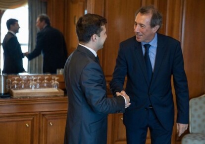 Владимир Зеленский во время встречи с вице-президентом Всемирного банка по вопросам Европы и Центральной Азии Сирилом Мюллером
