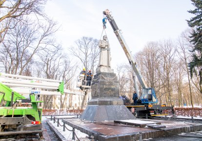 Демонтаж памятника российскому генералу Ватутину
