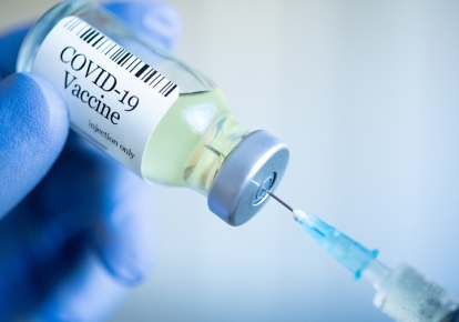 В Украине открыли онлайн-запись на бустерную дозу прививки COVID-вакциной;