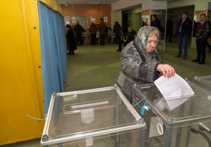 Петро Порошенко підписав закон про заборону допуску спостерігачів РФ на вибори. Фото: УНІАН