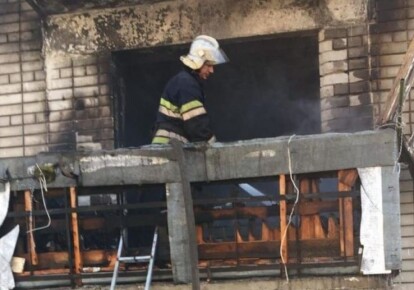 В Новомосковске Днепропетровской области после взрыва возник масштабный пожар в жилом многоквартирном доме