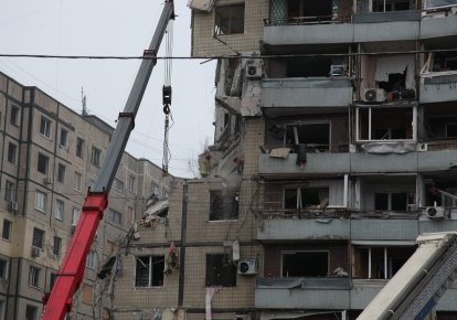 Руїни буднку після теракту росіян в Дніпрі