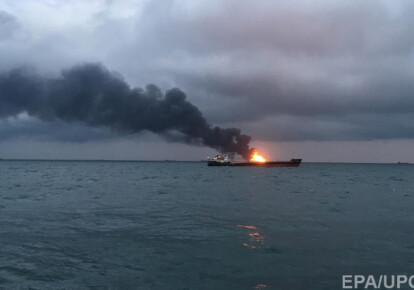 Згорілого в Чорному морі танкера було заборонено заходити в порт РФ з-за санкцій США