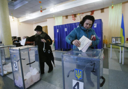 Сегодня последний день для временного изменения места голосования без изменения избирательного адреса. Фото: УНИАН