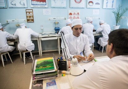 Кабмин постановил выделить Минздраву более 100 млн гривен на стажировку врачей-интернов / УНИАН