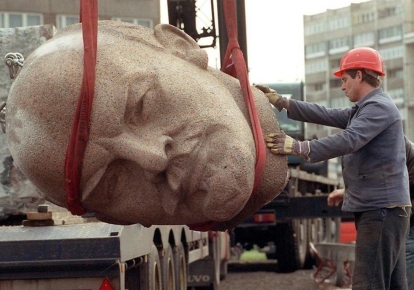 Знесення пам'ятника Леніну