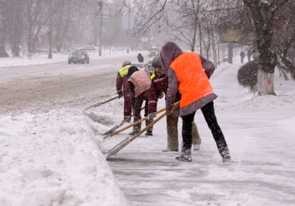 Синоптики предупредили о мокром снеге и гололедице в Киеве и Киевской области