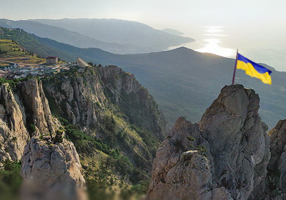Украинский флаг в Крыму