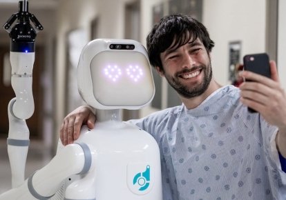 Робот Moxi помогает медсестрам в больницах